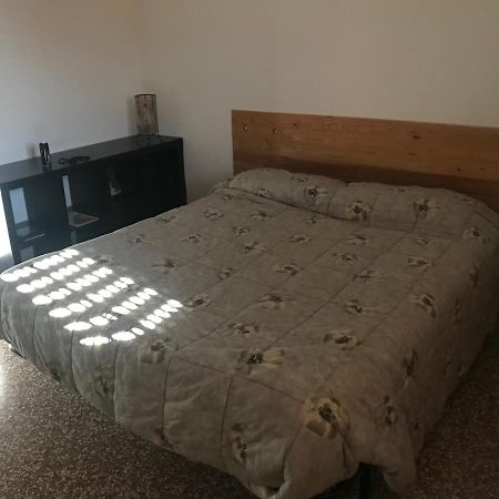 Appartamento 4 Posti Letto In Zona Tranquilla E Ben Servita, Un Matrimoniale E Un Divano Letto Matrimoniale Facebook Massimo Bobo Aquili 볼로냐 외부 사진