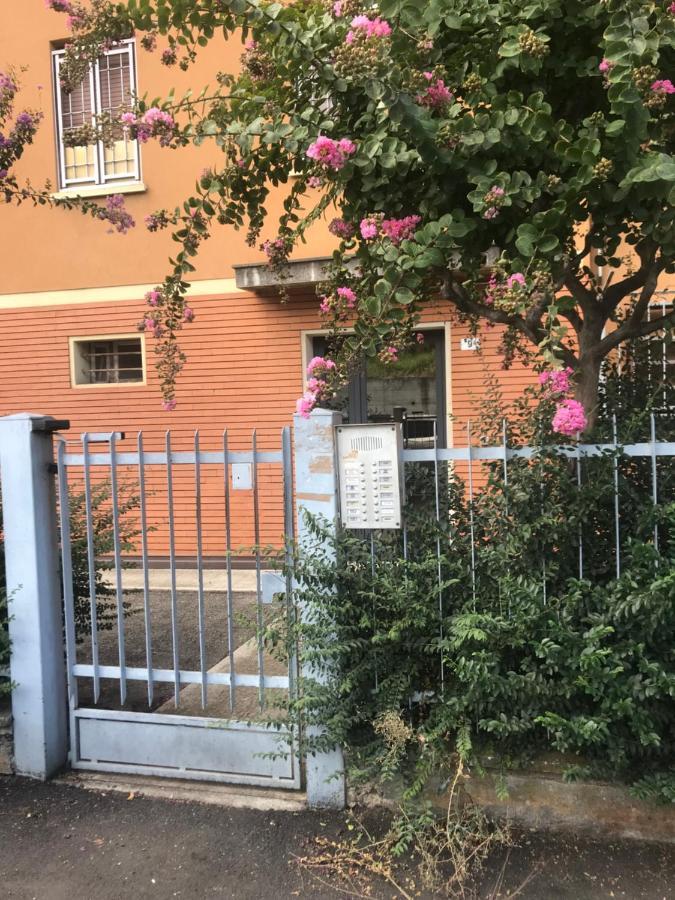 Appartamento 4 Posti Letto In Zona Tranquilla E Ben Servita, Un Matrimoniale E Un Divano Letto Matrimoniale Facebook Massimo Bobo Aquili 볼로냐 외부 사진