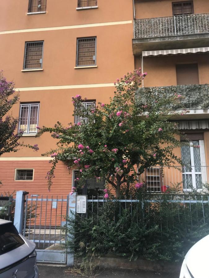 Appartamento 4 Posti Letto In Zona Tranquilla E Ben Servita, Un Matrimoniale E Un Divano Letto Matrimoniale Facebook Massimo Bobo Aquili 볼로냐 외부 사진